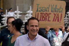 Florence Cassez's Ex-Partner Israel Vallarta Released After 19 Years In Prison - Mexico