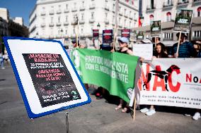 Animal Cruelty Protest After 32 Dogs Found Dead From Starvation - Madrid