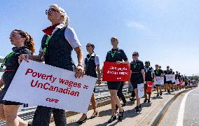 Air Canada Flight Attendants Hold Silent Protest at Vancouver Airport - Canada