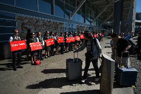 Air Canada Flight Attendants Hold Silent Protest at Vancouver Airport - Canada