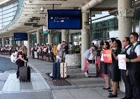 Air Canada Flight Attendants Hold Silent Protest at Vancouver Airport - Canada