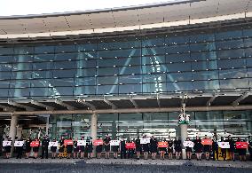 Air Canada Flight Attendants Hold Silent Protest at Vancouver Airport - Canada