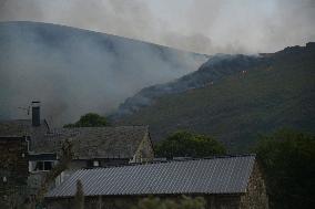 Galicia Fires Devastate Over 4,000 Hectares, Exceeding 2024 Total - Spain