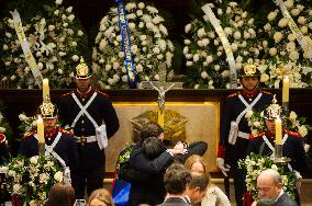 Colombian Senator Miguel Uribe Turbay Dies at 39 after Assasination Attempt