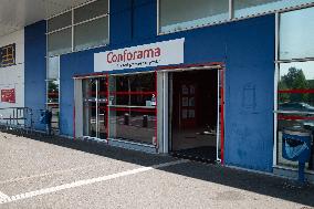 Illustration - Store and Shopping Center - Coignières