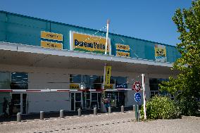 Illustration - Store and Shopping Center - Coignières
