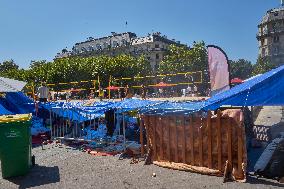 UTOPIA56 Action In Front Of Paris City Hall - France