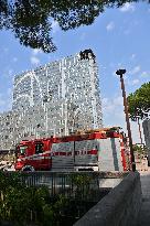 Fire in a building in the Business District - Naples