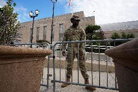Member of the National Guard arrive - Washington