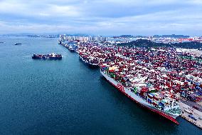 Qingdao Port Foreign Trade Container