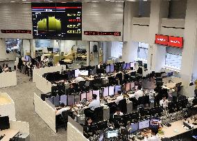 Nikkei index hits record closing high