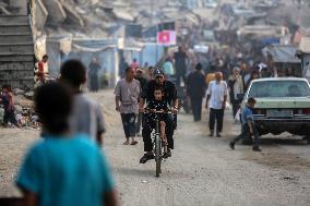 Gaza City Displacement Tents Erected for Evacuees - Gaza