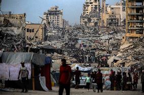 Gaza City Displacement Tents Erected for Evacuees - Gaza