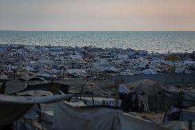 Gaza City Displacement Tents Erected for Evacuees - Gaza