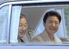 Japan imperial couple visits ex-emperor's residence