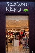 Shop and Logo - Shopping Center - Rambouillet