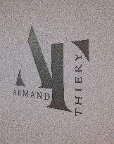 Shop and Logo - Shopping Center - Rambouillet
