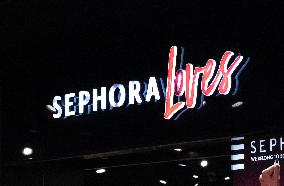 Shop and Logo - Shopping Center - Rambouillet