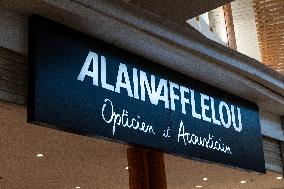 Shop and Logo - Shopping Center - Rambouillet