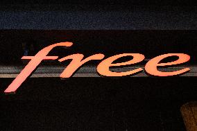 Shop and Logo - Shopping Center - Rambouillet