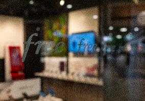 Shop and Logo - Shopping Center - Rambouillet