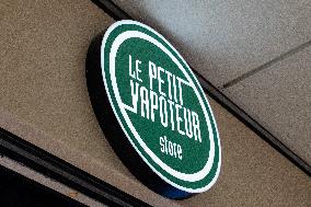Shop and Logo - Shopping Center - Rambouillet