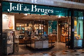Shop and Logo - Shopping Center - Rambouillet