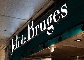 Shop and Logo - Shopping Center - Rambouillet