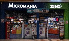 Shop and Logo - Shopping Center - Rambouillet