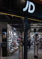 Shop and Logo - Shopping Center - Rambouillet