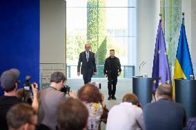 Federal Chancellor Merz Receives President Zelenskyy - Berlin