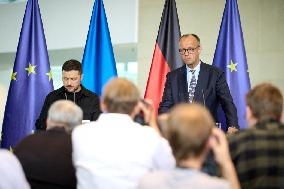 Federal Chancellor Merz Receives President Zelenskyy - Berlin