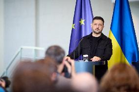 Federal Chancellor Merz Receives President Zelenskyy - Berlin