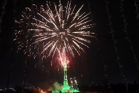 Lahore Celebrates Independence Day with Fireworks - Pakistan
