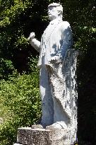 Trump and Putin Statues Vandalized in Vagli di Sotto - Italy