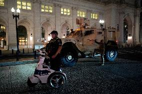 Federal agents and National Guard patrol - Washington
