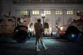 Federal agents and National Guard patrol - Washington