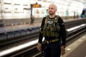 Federal agents and National Guard patrol - Washington