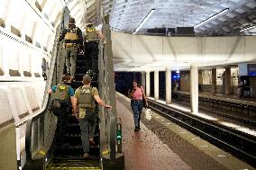 Federal agents and National Guard patrol - Washington