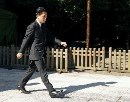 Farm minister at Tokyo's Yasukuni shrine on end of WWII anniv.