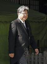 Yasukuni shrine visit on end of WWII anniv.