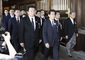 Yasukuni shrine visit on end of WWII anniv.