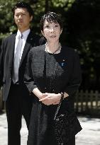 Yasukuni shrine visit on end of WWII anniv.