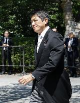 Yasukuni shrine visit on end of WWII anniv.