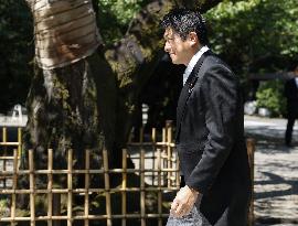Yasukuni shrine visit on end of WWII anniv.