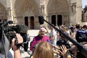 Assumption procession at Notre-Dame de Paris Cathedral - Paris AJ