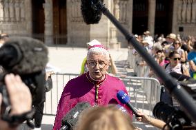 Assumption procession at Notre-Dame de Paris Cathedral - Paris AJ