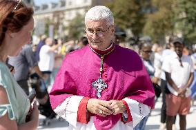 Assumption procession at Notre-Dame de Paris Cathedral - Paris AJ