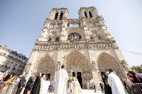Assumption procession at Notre-Dame de Paris Cathedral - Paris AJ
