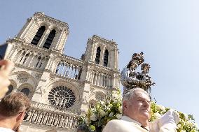 Assumption procession at Notre-Dame de Paris Cathedral - Paris AJ